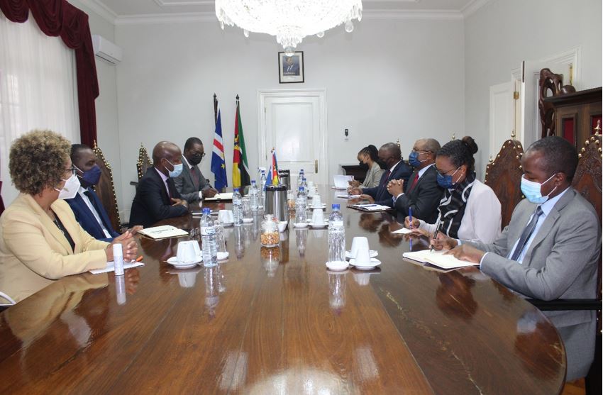 Encontro de trabalho entre o Presidente do Tribunal Supremo de Moçambique, Adelino Manuel Muchanga e o Procurador-Geral da República de Cabo Verde, Luís Tavares Landim
